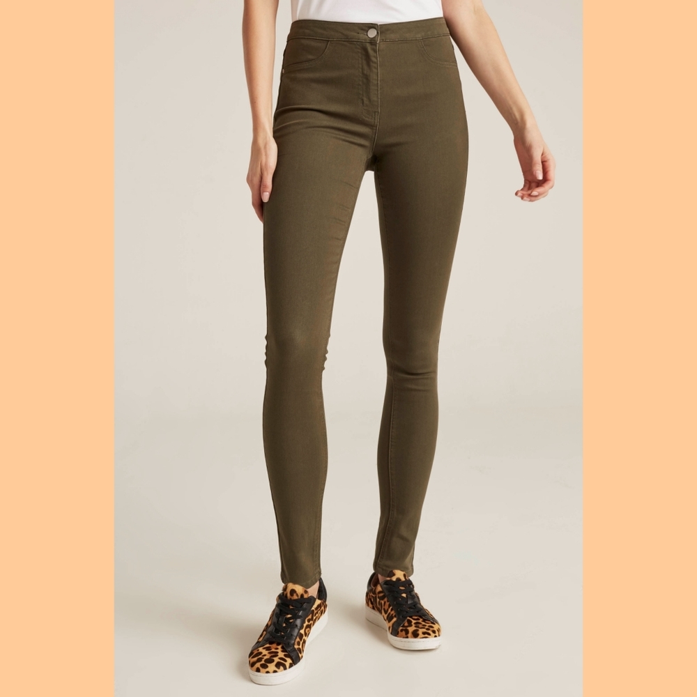 Green Skinny Stretch Denim Jeggings
Size 4 Tall